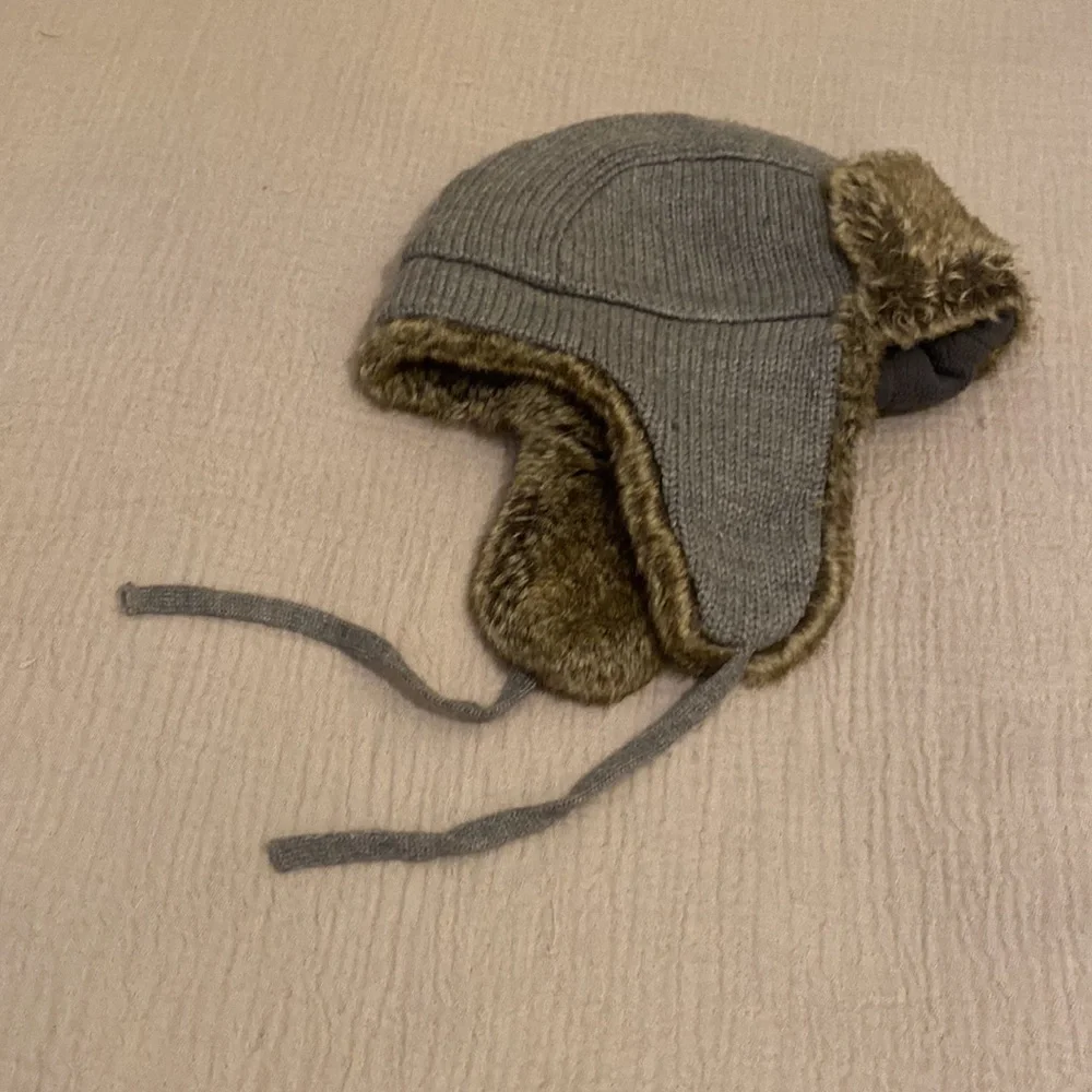 Banana Republic Gray and Brown Winter Hat. Unisex model